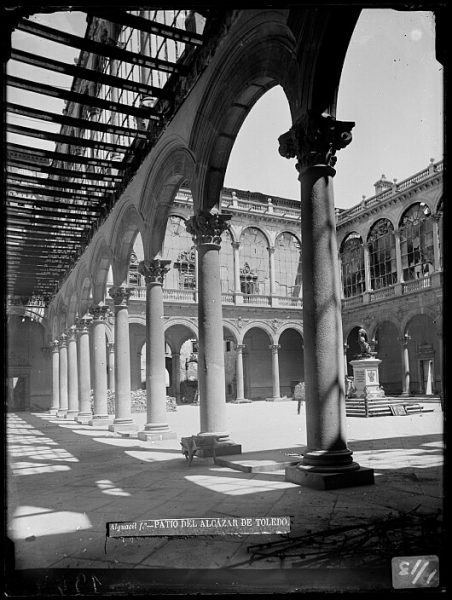 CA-0012-VI_Alcázar-Patio