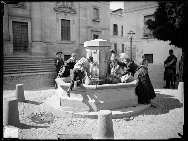 CA-0387-VI_Abasto de agua en la fuente de la plaza del Padre Juan de Mariana