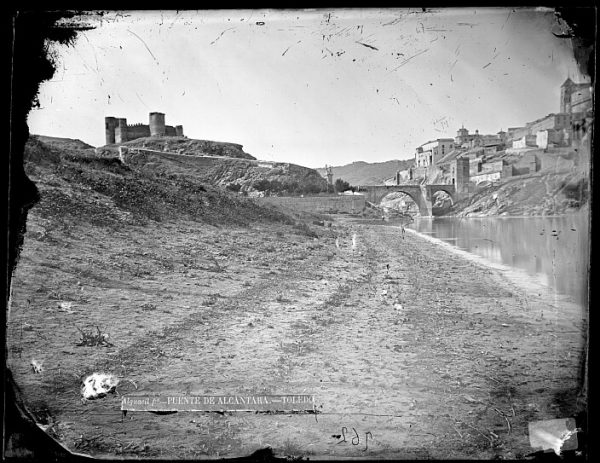 CA-0410-VI_Vista del Puente de Alcántara y del Castillo de San Servando