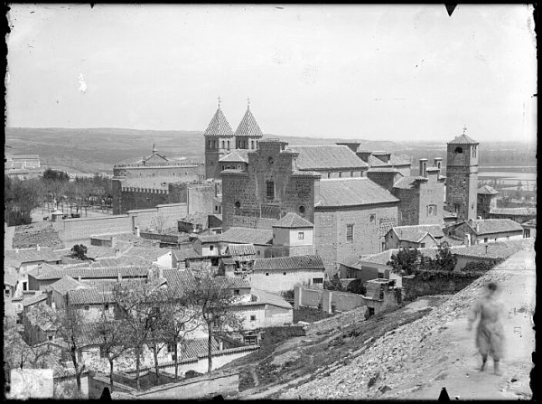 CA-0425-VI_Vista del caserío toledano junto a la iglesia de Santiago del Arrabal y la Puerta de Bisagra