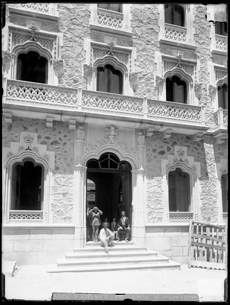 CA-0441-VI_Hotel Castilla en la plaza de San Agustín-Detalle de la fachada principal