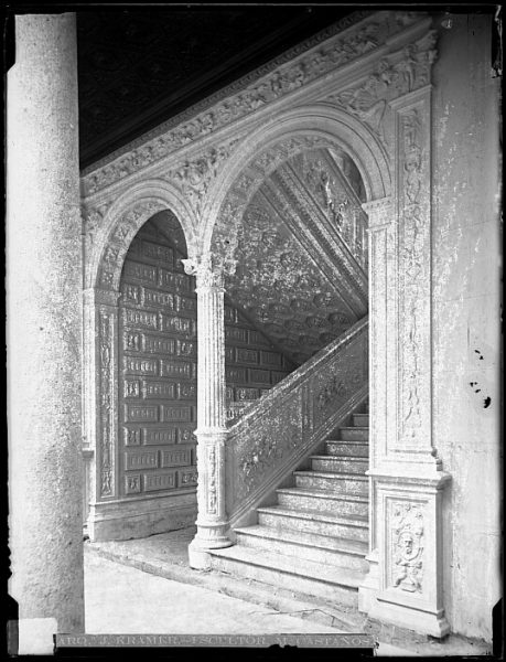 CA-0442-VI_Hotel Castilla en la plaza de San Agustín-Escalera interior