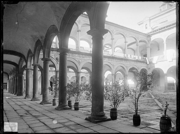 CA-0470-VI_Hospital Tavera-Patio