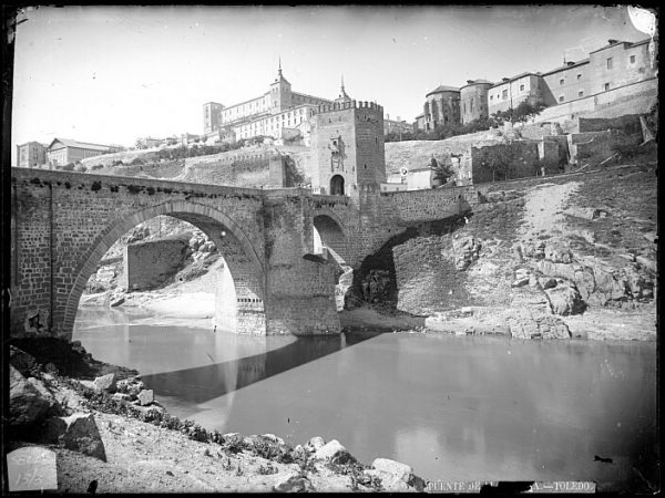 CA-0475-VI_Vista del puente de Alcántara y del Alcázar