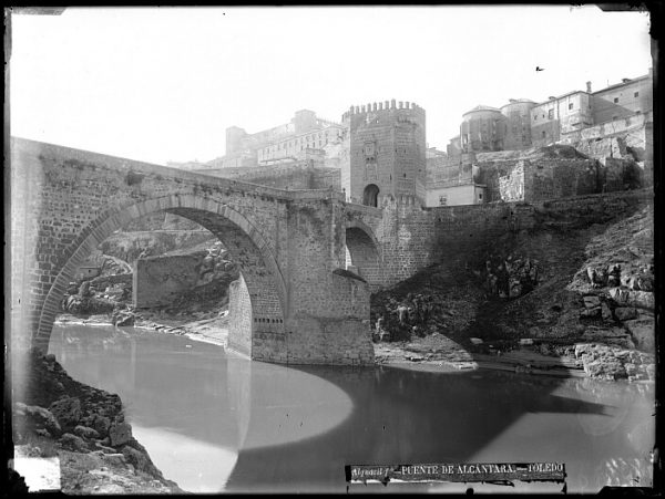 CA-0476-VI_Vista del puente de Alcántara y del Alcázar