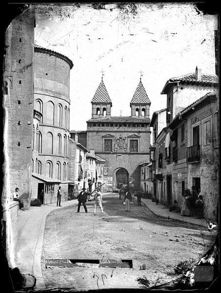 CA-0502-VI_Vista de la Puerta de Bisagra desde la calle de Santiago del Arrabal