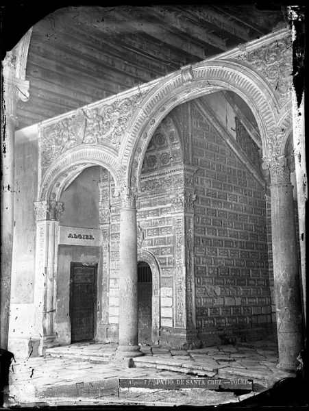 CA-0514-VI_Hospital de Santa Cruz-Arcos del patio junto a la escalera