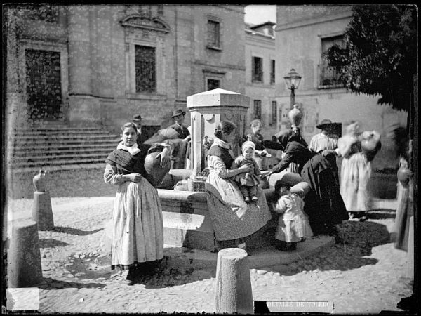 CA-0717-VI_Abasto de agua en la fuente de la plaza del Padre Juan de Mariana