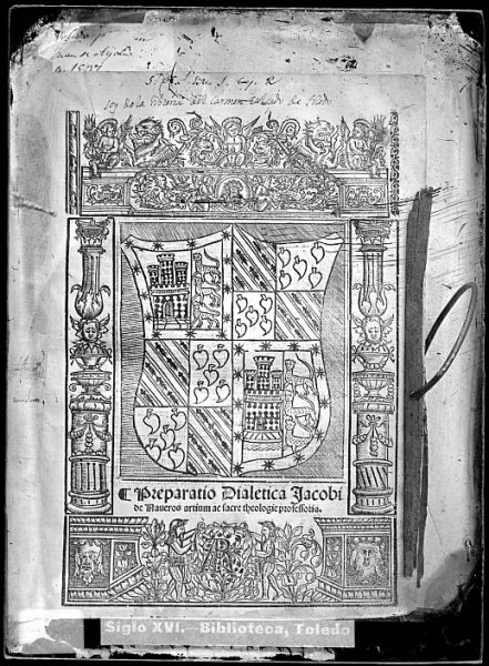 CA-0820-VI_Grabado de un escudo incluido en la portada del libro Preparatio dialetica Jacobi de Naueros artium ac sacre theologie professoris de Jaime de Naueros, impreso en Alcalá de Henares en 1542