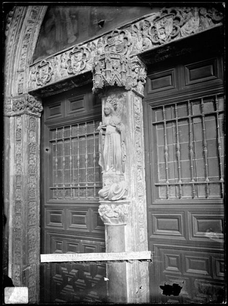 Catedral-Detalle de la Puerta de la Visitación en el claustro_CA-0204-VI