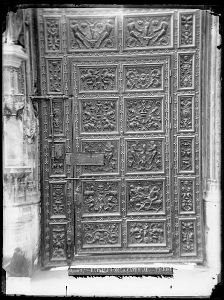 Catedral-Detalle de la Puerta de los Leones desde el interior_CA-0219-VI