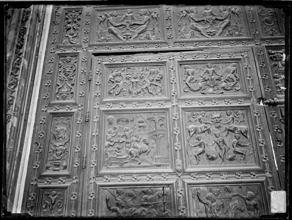 Catedral-Detalle de la Puerta de los Leones desde el interior_CA-0258-VI