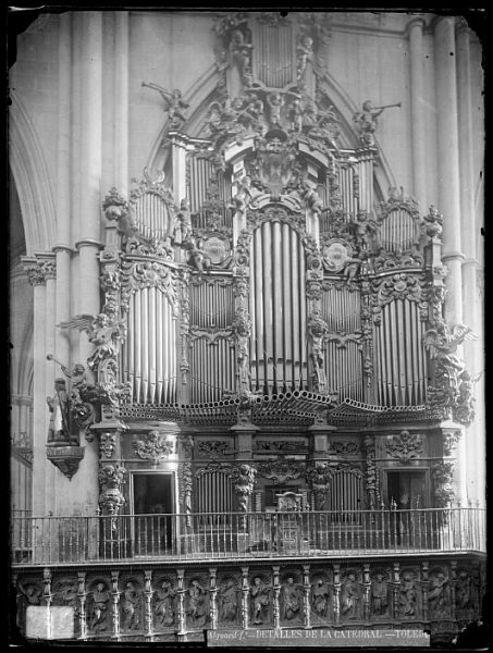 Catedral-Ërgano de Pedro de Liborna Echevarría en el interior del coro_CA-0123-VI