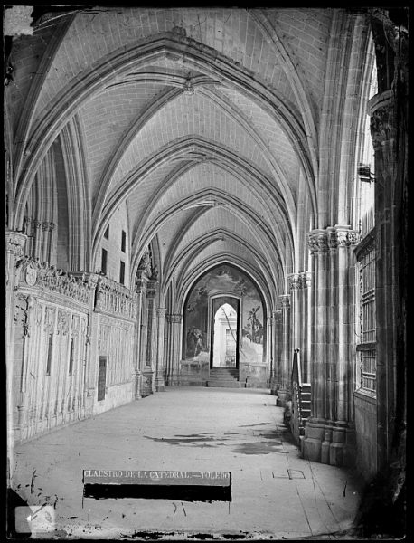 Catedral-Nave del claustro con la puerta del Niño Perdido_CA-0107-VI