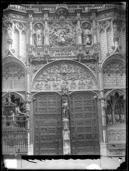 Catedral-Puerta de los Leones desde el interior_CA-0200-VI