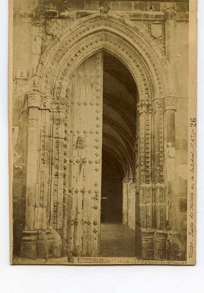 Catedral-Puerta del Niño Perdido - Exterior-Colección Luis Alba_LA-134008-PA