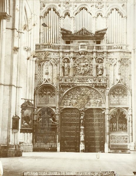 Catedral-Vista de la Puerta de los Leones desde el interior con el órgano del Emperador_CA-0195-PA