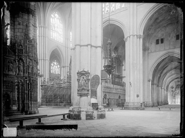 Catedral-Vista del crucero desde una de las naves frente al altar mayor_CA-0179-VI