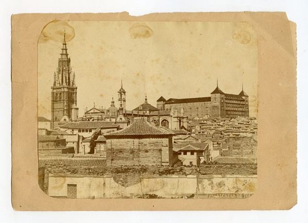 LA-534081-PA_Vista del caserío toledano junto a la Catedral, la torre del Reloj y el Alcázar-Colección Luis Alba