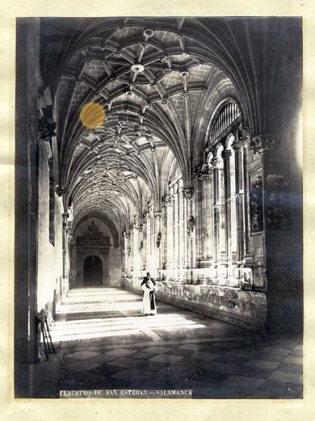 Salamanca-Convento de San Esteban - Claustro-Colección Luis Alba_LA-2531116-PA