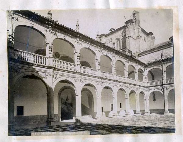 Salamanca-Instituto de los Irlandeses - Patio-Colección Luis Alba_LA-4731125-PA