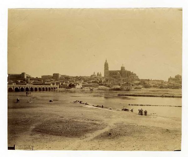 Salamanca-Vista general desde el río Tormes-Colección Luis Alba_LA-131128-PA