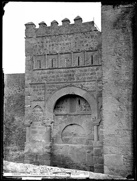 01-LAURENT - 0017 - Puerta árabe de Bisagra lodada_1