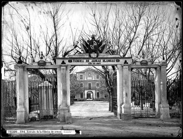 01-LAURENT - 0594 - Entrada de la Fábrica de Armas_1