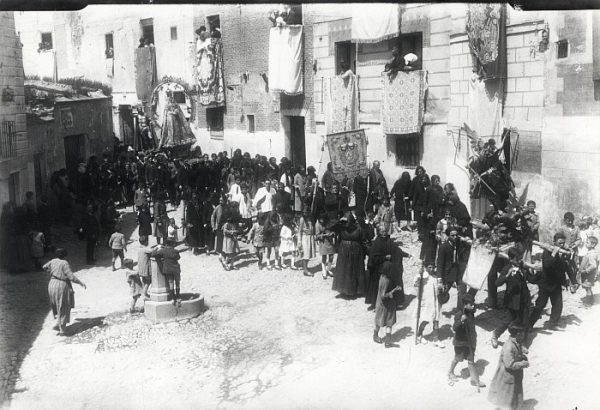 02_Toledo-Procesión de Nuestra Señora de los Remedios por la Plaza del Seco