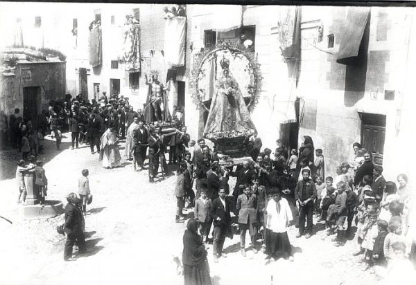 03_Toledo-Procesión de Nuestra Señora de los Remedios por la Plaza del Seco