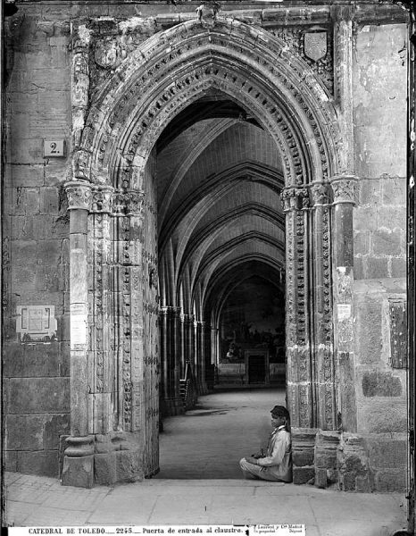 11-LAURENT - 2245 - Catedral de Toledo_Puerta de entrada al claustro_1