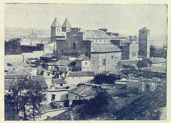 15-TRA-1920-137 - Exterior de la Iglesia de Santiago del Arrabal