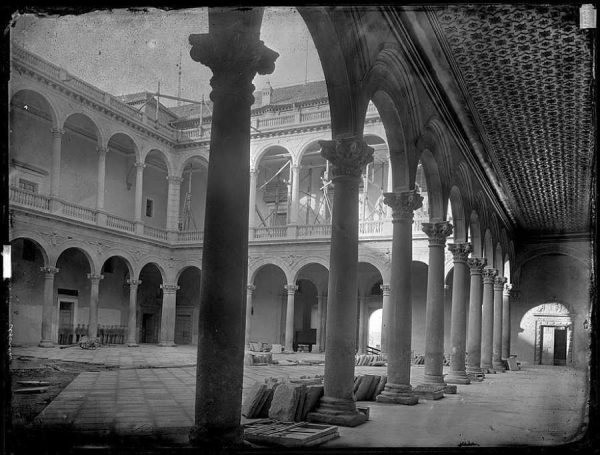 21-LAURENT - 1768 - Vista del patio del Alcázar_2