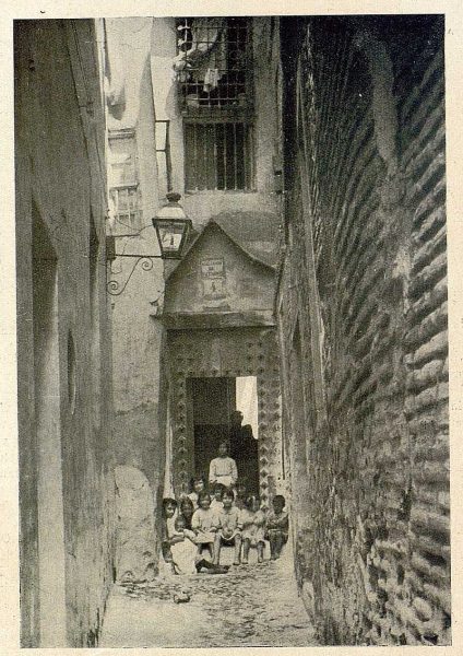 28-TRA-1931-287 - Callejón de la Soledad