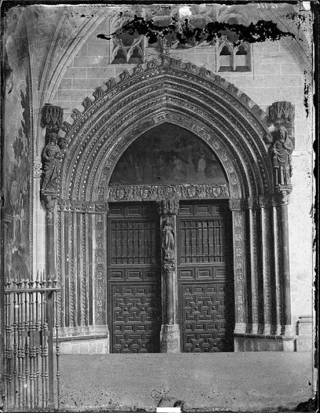 42-LAURENT - 0934 - Catedral de Toledo - Puerta de Santa Catalina_Paso del claustro_1