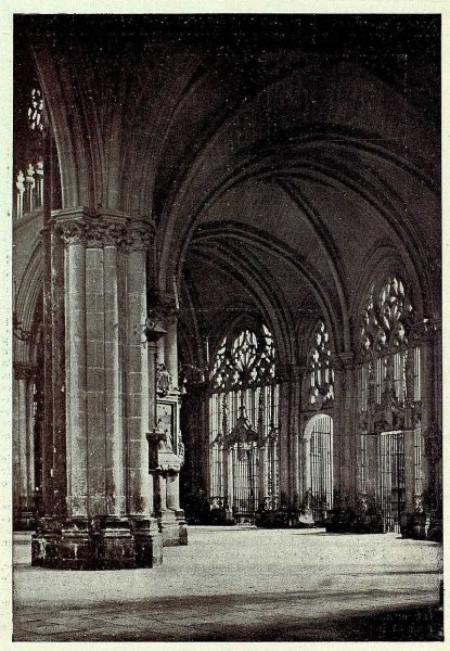 49-TRA-1927-239 - Catedral, detalle de las naves