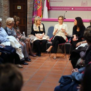 ilagros Tolón repasa con la asociación de mujeres “Dama” la situación del barrio de Santa María de Benquerencia