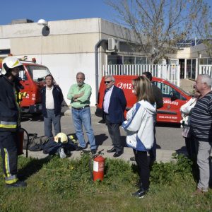 ecinos de “El Tajo” y alumnos del Azarquiel abren los cursos sobre cómo actuar en caso de incendio que ofrecen los Bomberos