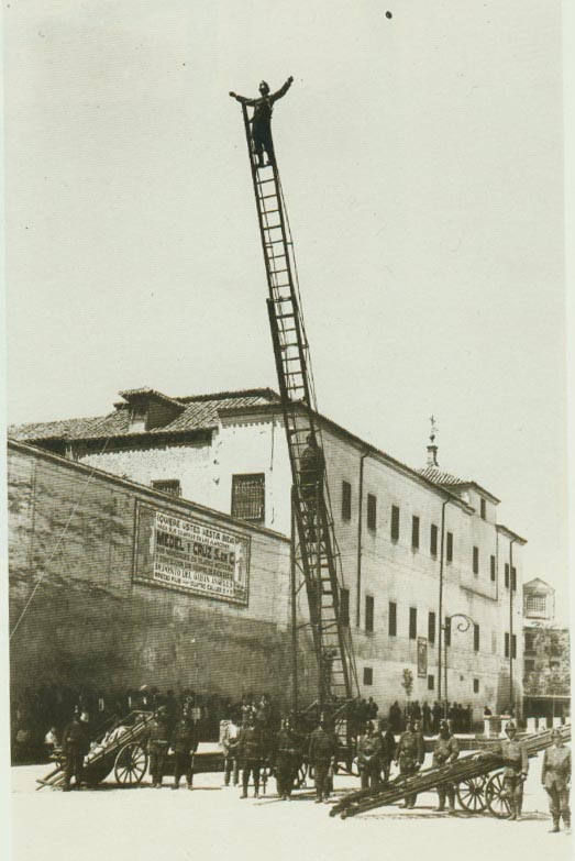 Escala antigua, marca Magirus, bomberos de Toledo