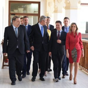 a alcaldesa dice en la presentación de Puy Du Fou que Toledo es “un enclave tremendamente atractivo para inversiones”