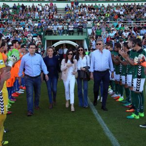 a alcaldesa participa en el homenaje del CD Toledo al jugador juvenil Jacobo Aragón, fallecido el pasado mes de abril