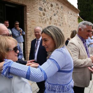 ilagros Tolón acude a la Romería del Santo Ángel Custodio y entrega los premios de la VII Ruta de Coches Clásicos