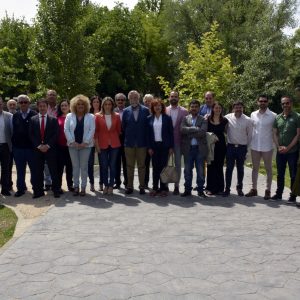 a alcaldesa de Toledo apela a la unidad de los municipios del Tajo para acabar con “el olvido y las agresiones a nuestro río”