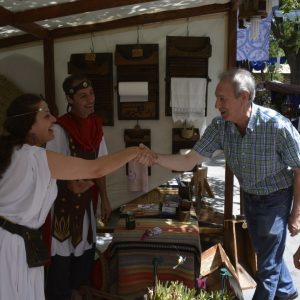 l paseo de la Vega acoge durante todo el fin de semana un Mercado Romano con actuaciones diarias y más de 120 puestos