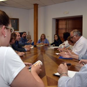 l Ayuntamiento coordina con las asociaciones de vecinos el calendario para la celebración de las fiestas de los barrios