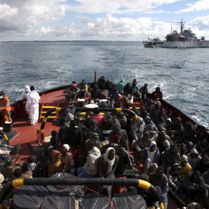 nas 3.000 personas son rescatadas del mar cuando intentaban llegar a Italia desde África