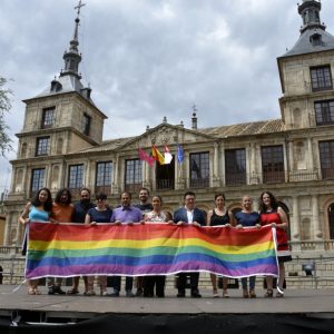 a bandera arcoíris ondea por segundo año consecutivo en la fachada del Ayuntamiento en reconocimiento al colectivo LGTBI