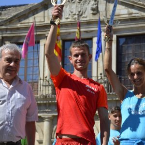 onia Ruiz y David de la Cruz, ganadores absolutos en la XVIII Carrera Corpus Christi  en la que ha colaborado el Ayuntamiento