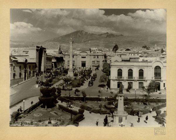 06 - Plaza del 6 de agosto y monumento a la libertad