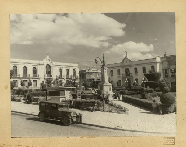 10 - Plaza del 10 de noviembre y monumento a la libertad